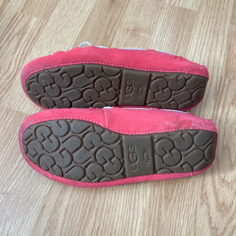 UGG Women’s Dakota Hot Pink Faux Fur Lined Moccasins Size 7 - Picture 7 of 8